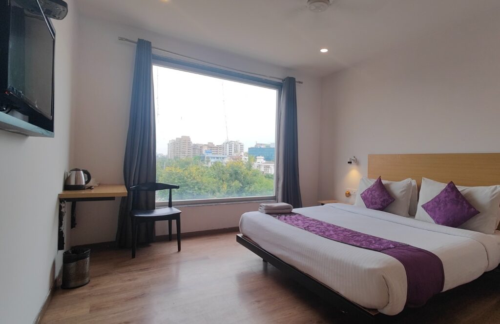 Mavens White - Hotel Near Artemis Hospital